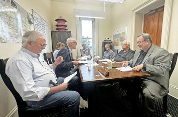 Holmes commissioners support law library