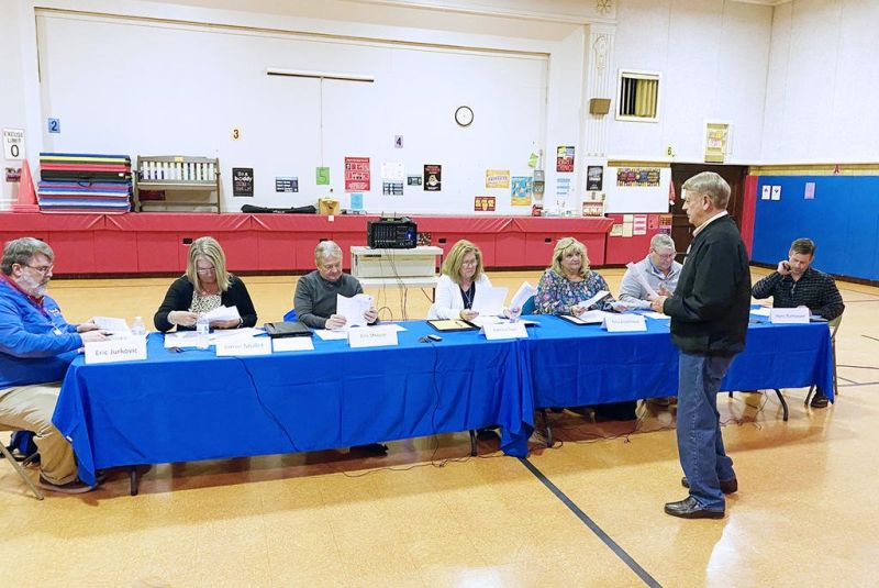 Board visit highlights role schools play in SAC