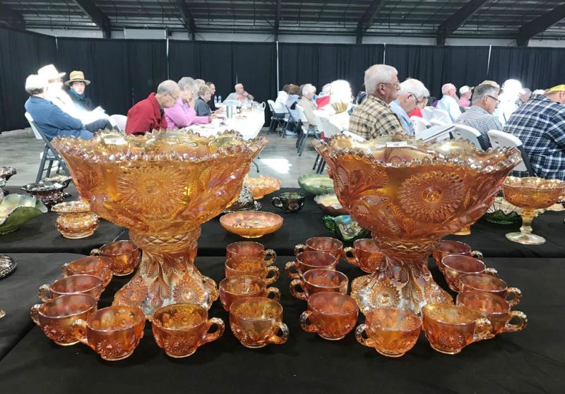 Glass collectors revel in a pre-auction gathering