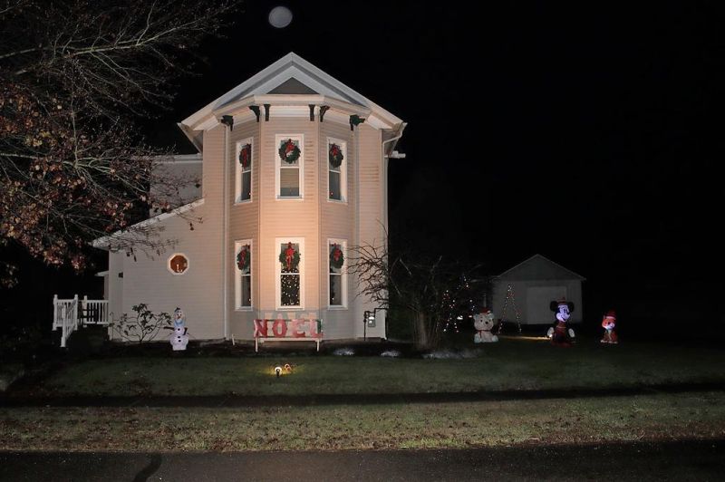Residents spreading cheer with Light Up Tusky