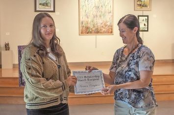 Tuscarawas County Art Guild awards a student scholarship